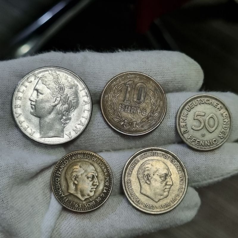 Set 5 Moedas Estrangeiras MBC - Espanha 1 e 5 Pesetas - Alemanha 50 Pfennig - Itália 100 Liras - Japão 10 Yens