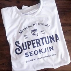 Camiseta Unissex 'SUPERTUNA' SeokJin BTS Vintage Aesthetic