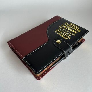 Bíblia Sagrada Letra Gigante com Fecho e Caneta - Palavras de Jesus em Vermelho - Bicolor: Preto com Vermelho em Oferta na Shopee