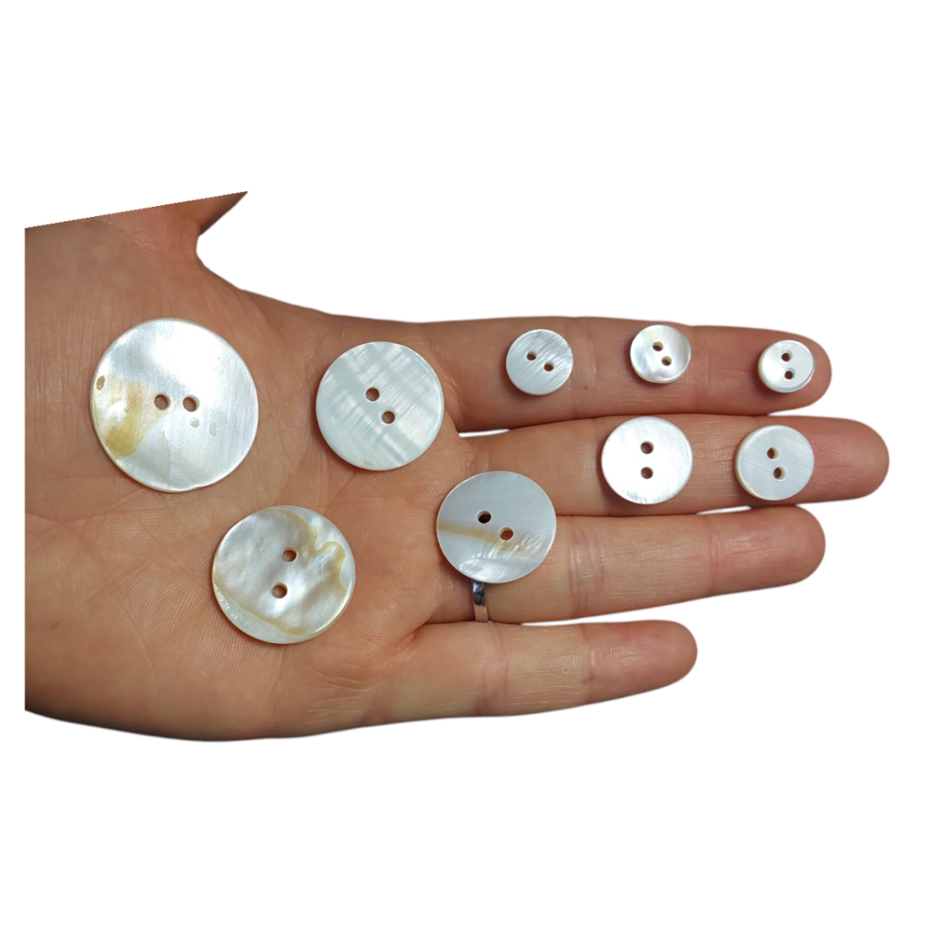 Botão Madrepérola 2 Furos 9mm 11mm 12mm 15mm 20mm 23mm 25mm  28mm - 12 Unidades 50unidades 100 unidades em Oferta na Shopee