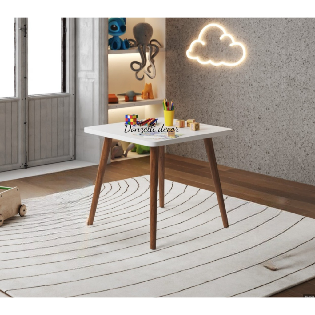 Mesa Infantil em mdf 60X60 cm pés de Madeira 50Cm ALTURA