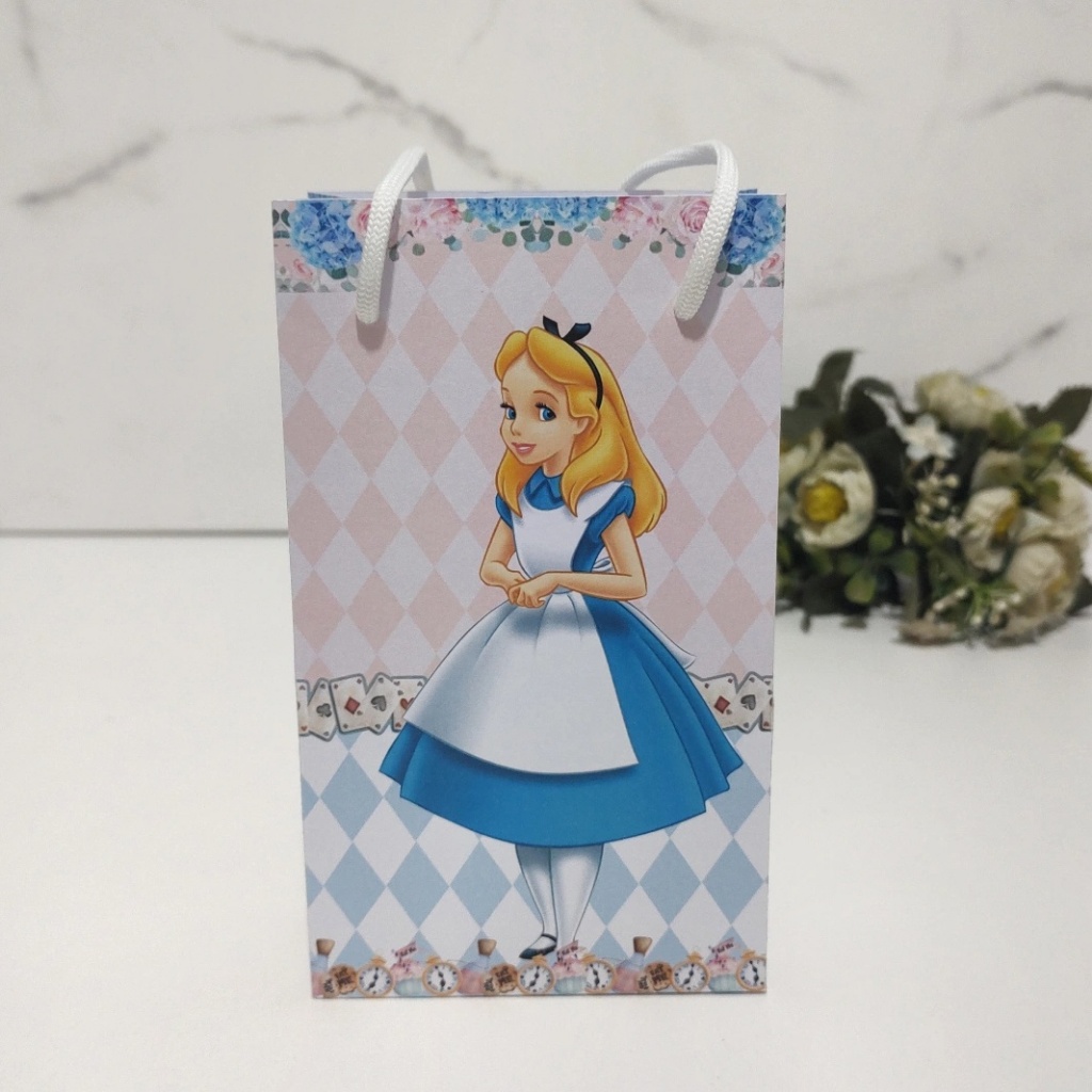 KIT PEGUE E MONTE SACOLINHA SURPRESA PERSONALIZADA ALICE NO PAÍS DAS MARAVILHAS