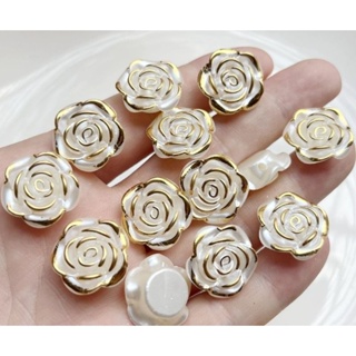 Flor Perolada Com Furo Passante  Detalhes Dourado ABS Entremeio em Oferta na Shopee