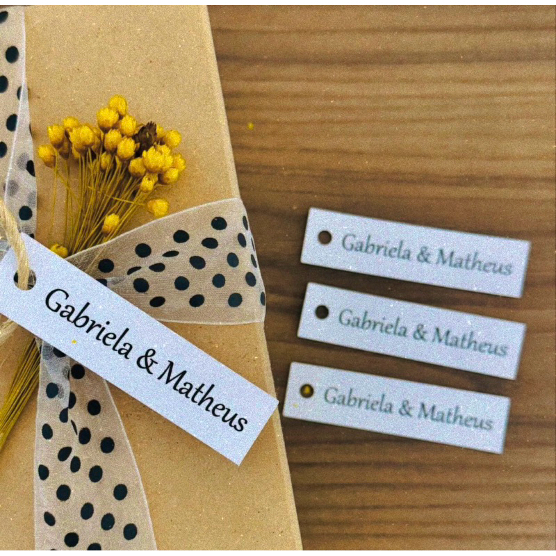 kit 50 unidades Tags de nomes personalizadas com furo tam 2x9cm