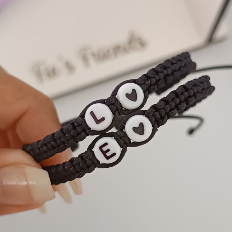 Pulseira LETRA + CORAÇÃO macramé regulável unitária/par em Oferta na Shopee