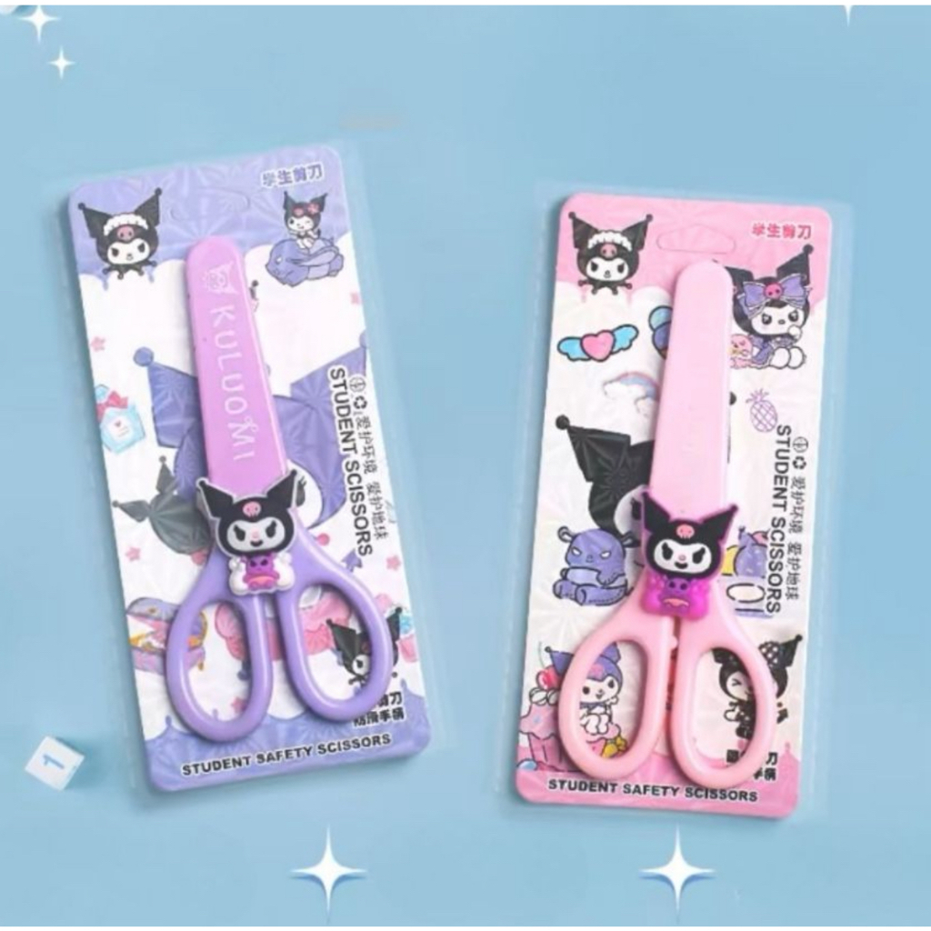 Tesoura escolar infantil com capa protetora personagem Kuromi / Sanrio / Papelaria Fofa KAWAII