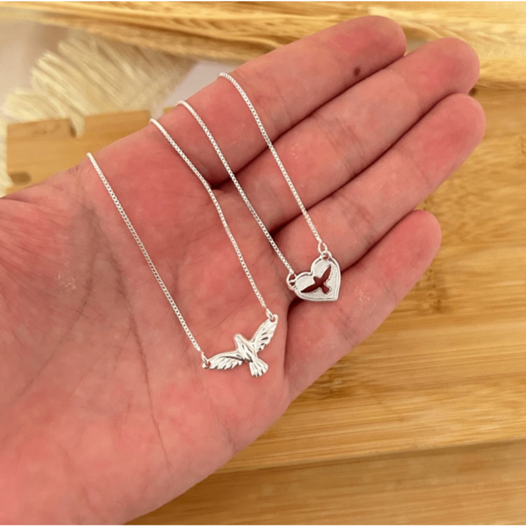 Escapulário Espirito Santo Pássaro a Prata 925/Antialérgico em Oferta na Shopee