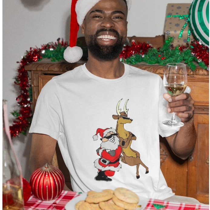 Camiseta básica estampa papai noel descolado. Camiseta branca feminina e masculina