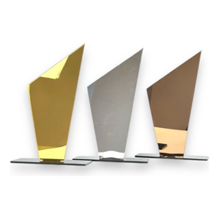Kit 3 Troféus - Dourado, Prata E Bronze 10x18cm C/base Preta em Oferta na Shopee