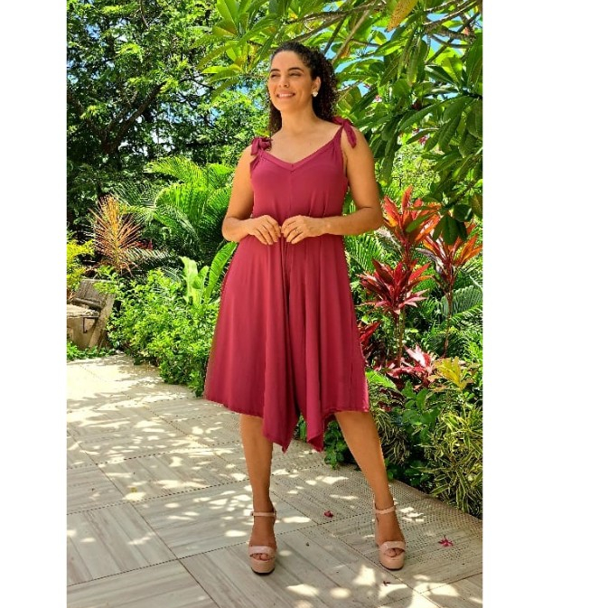 MACACÃO CURTO  PANTACOURT DE ALÇA  AMARRAR NO OMBRO PLUS SIZE VESTE 44 AO 52.