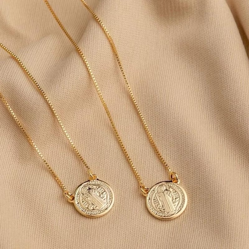 Escapulário Medalha De São Bento a prata 925 e ouro 18k em Oferta na Shopee