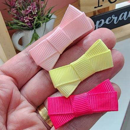 Kit 10 Mini Laços RN com Presilha Encapada + Borrachinha Antideslizante – Ideal Para Bebês com Pouco Cabelinho