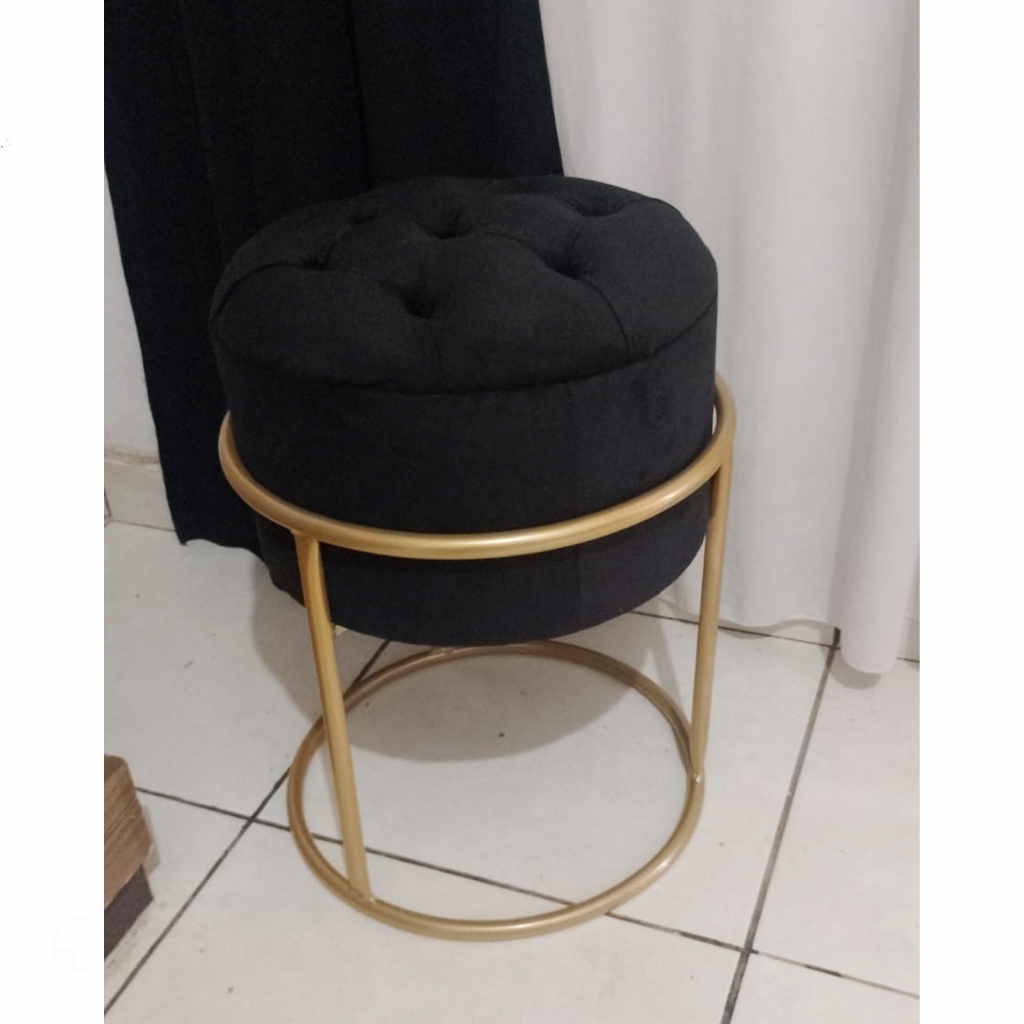 Puff de Ferro Argola Redondo Tecido veludo com estrutura em tubo aço