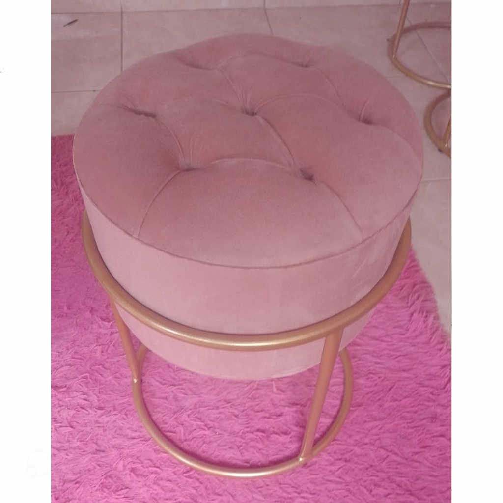 Puff de Ferro Argola Redondo Tecido veludo Rose com estrutura em tubo aço