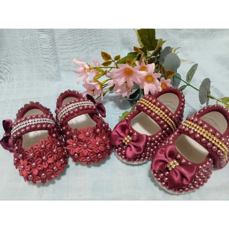 sapatinho princesa com pérolas, laço e flores, sapatinho marsala customizado, sapatinho vinho.