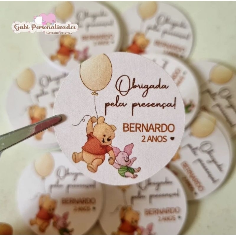 Tag Ursinho Pooh (simples ou adesivas) em Oferta na Shopee
