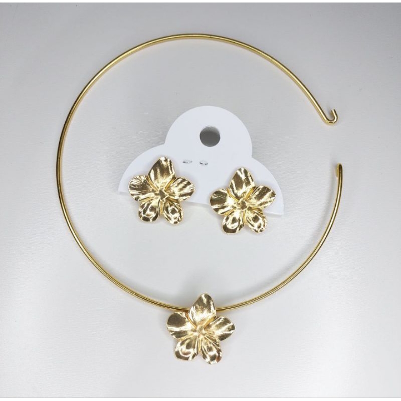 Colar Choker + Brinco conjunto de Flor Dourado em Oferta na Shopee