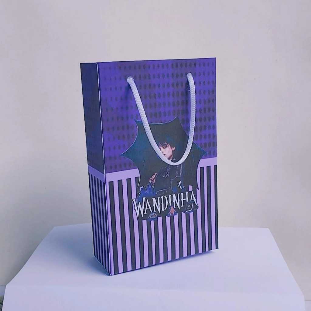 Kit Sacolinha Surpresa Festa Infantil Personalizado WANDINHA | Lembrancinhas | Aniversário | PEGUE E MONTE