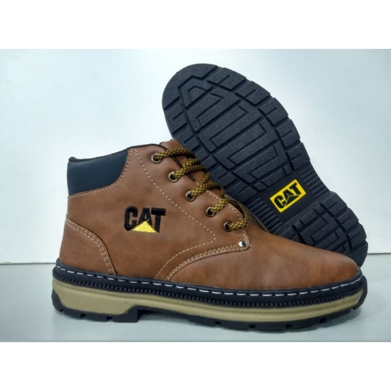 COTURNO MASCULIN0 37 AO 43  LEVE  CONFORTÁVEL BOTA MASCULINA  RESISTENTE COM SOLADO ANTIDERRAPANTE COLADO E COSTURADO.