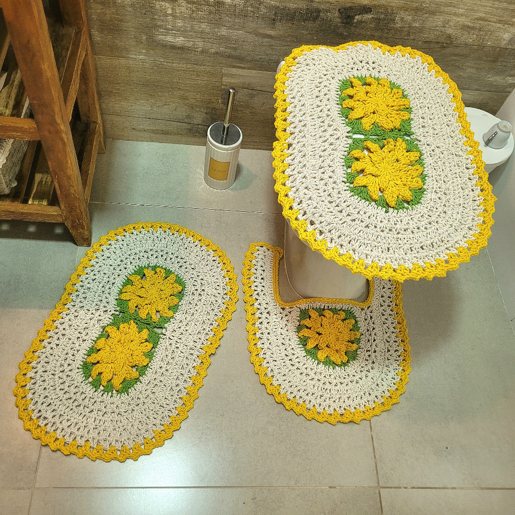 Jogo de Banheiro em Tricot Artesanal, Flor e Beira Colorida