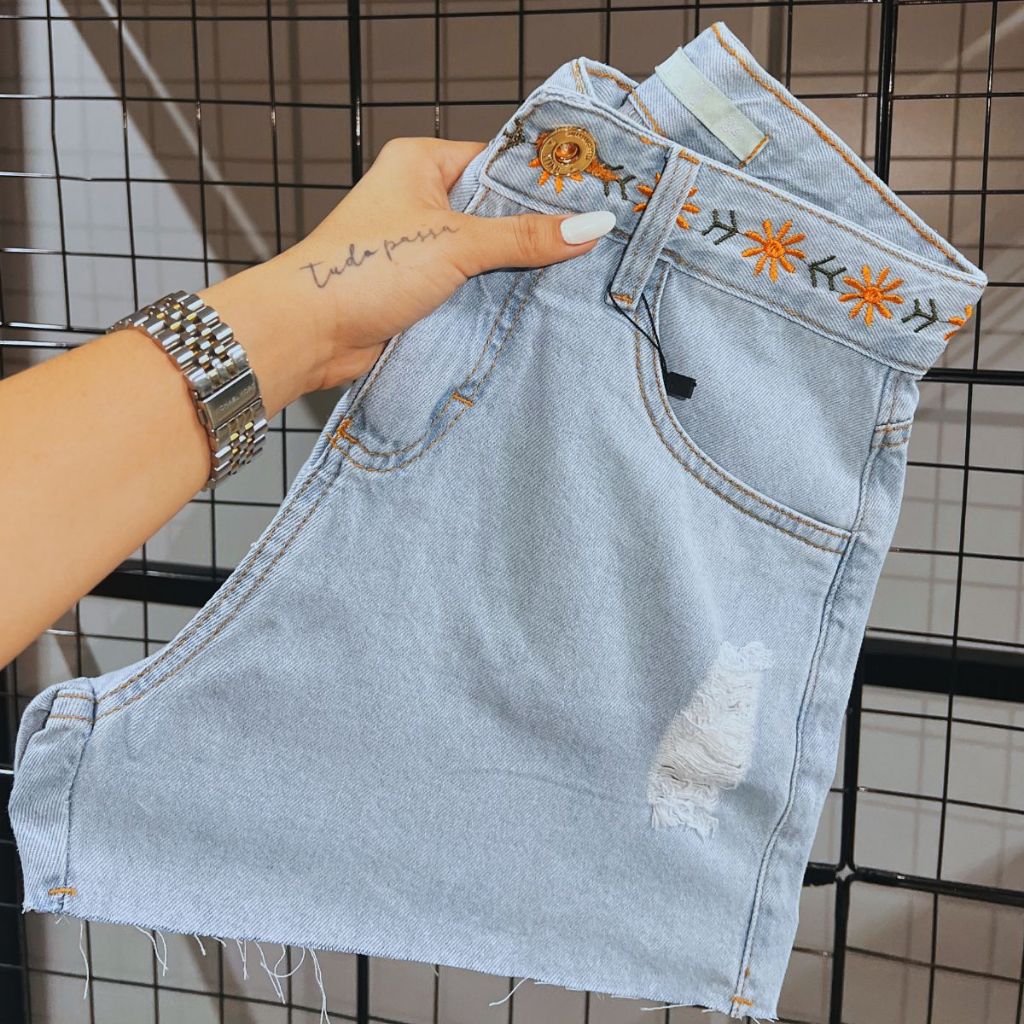 Short Feminino Jeans Claro Bordado Florido Moda Casual Verão Cos Alto Bermuda Cintura Alta