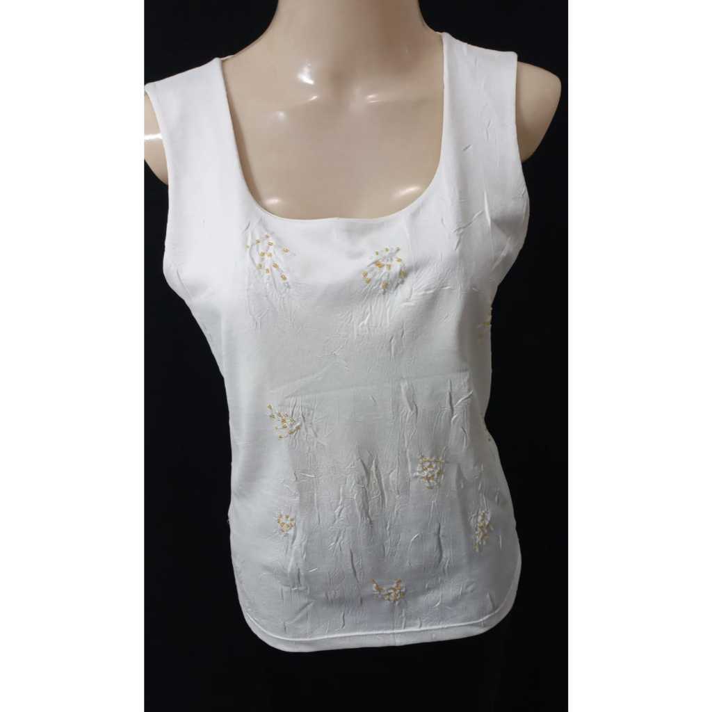 BS 288 - Blusa feminina off-white, regata bordada, Remar, confeccionada em poliéster, tamanho M (modelagem grande)