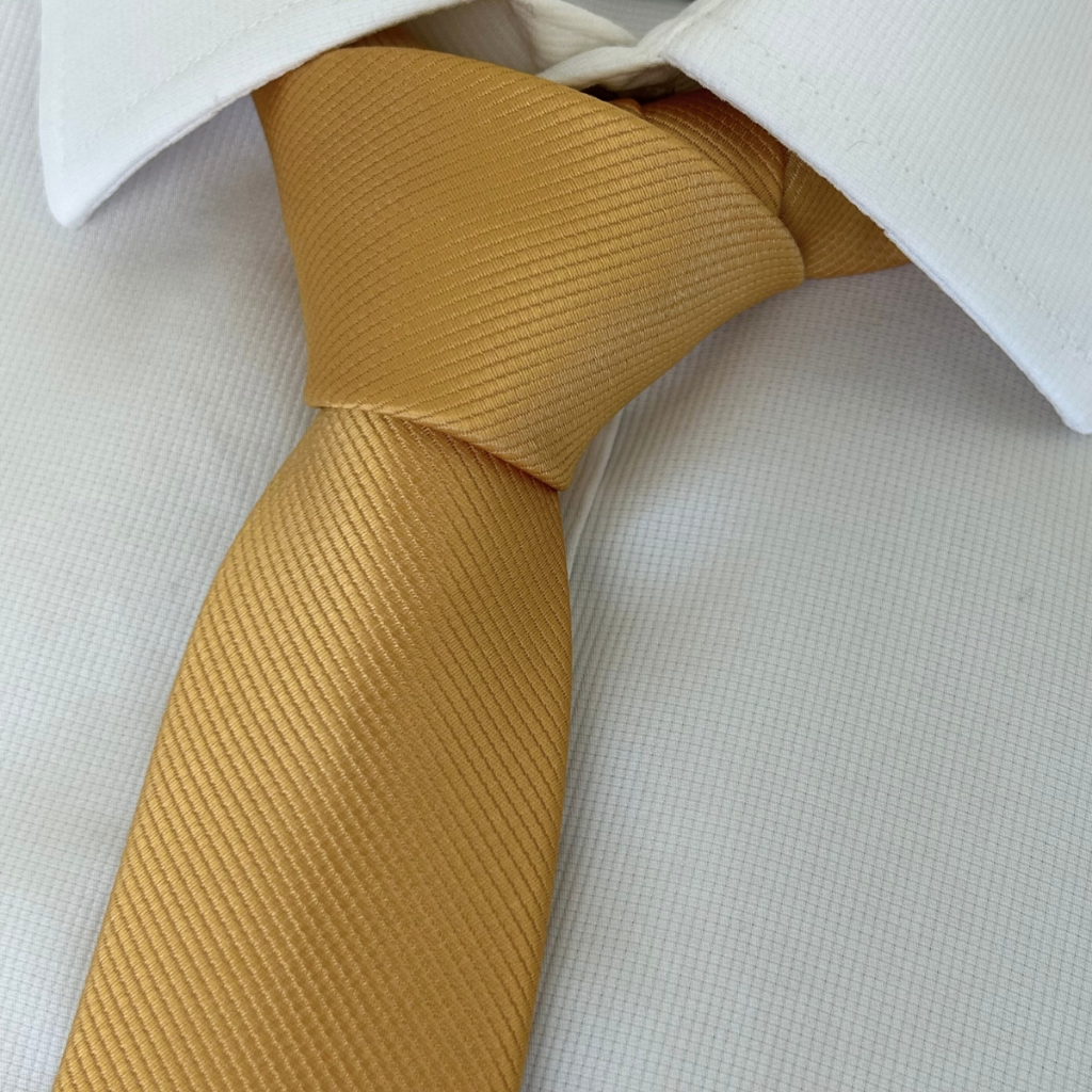 Gravata Dourada Slim e Semi Slim Riscadinha Masculina Para Padrinhos de Casamento