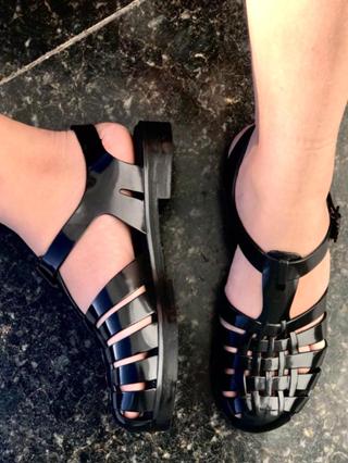 Sandália Feminina Injetada Plástico Fivela Confortável em Oferta na Shopee