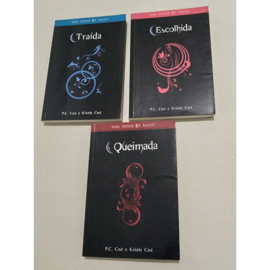 3 livros da Série House of Night - Traída (volume 2) / Escolhida (volume 3) / Queimada (volume 7)