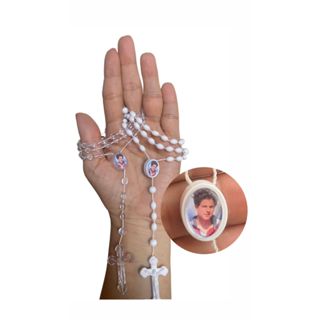 01 Unidade - Terço Católico de Carlo Acutis de plástico de pescoço com abertura na medalha 33 cm em Oferta na Shopee