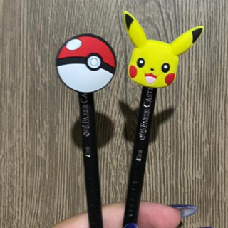 Kit Volta As Aulas De  2 Lápis Faber Castell com ponteira - Pikachu em Oferta na Shopee