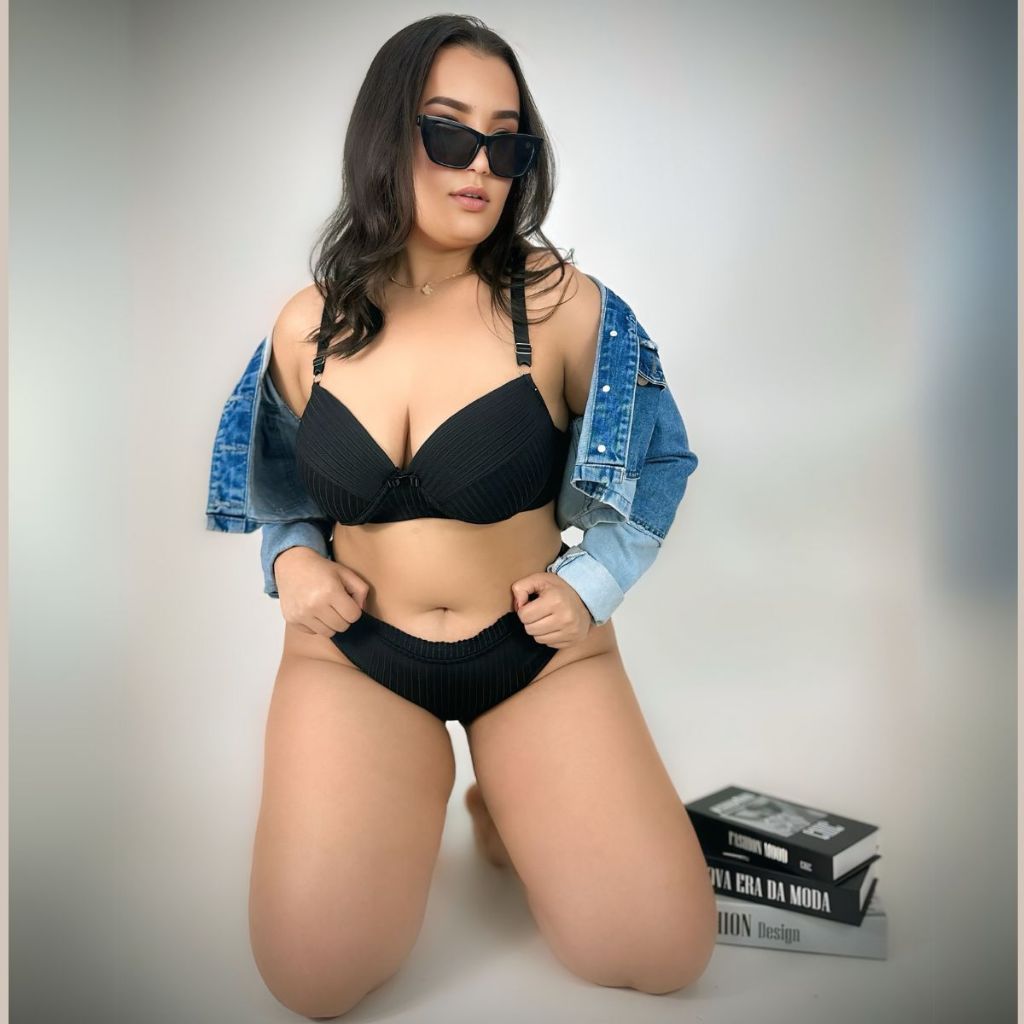 Conjunto Lingerie Plus Size Sutiã com Bojo e Calcinha com Tecido em Ribana de Poliamida Mayara.