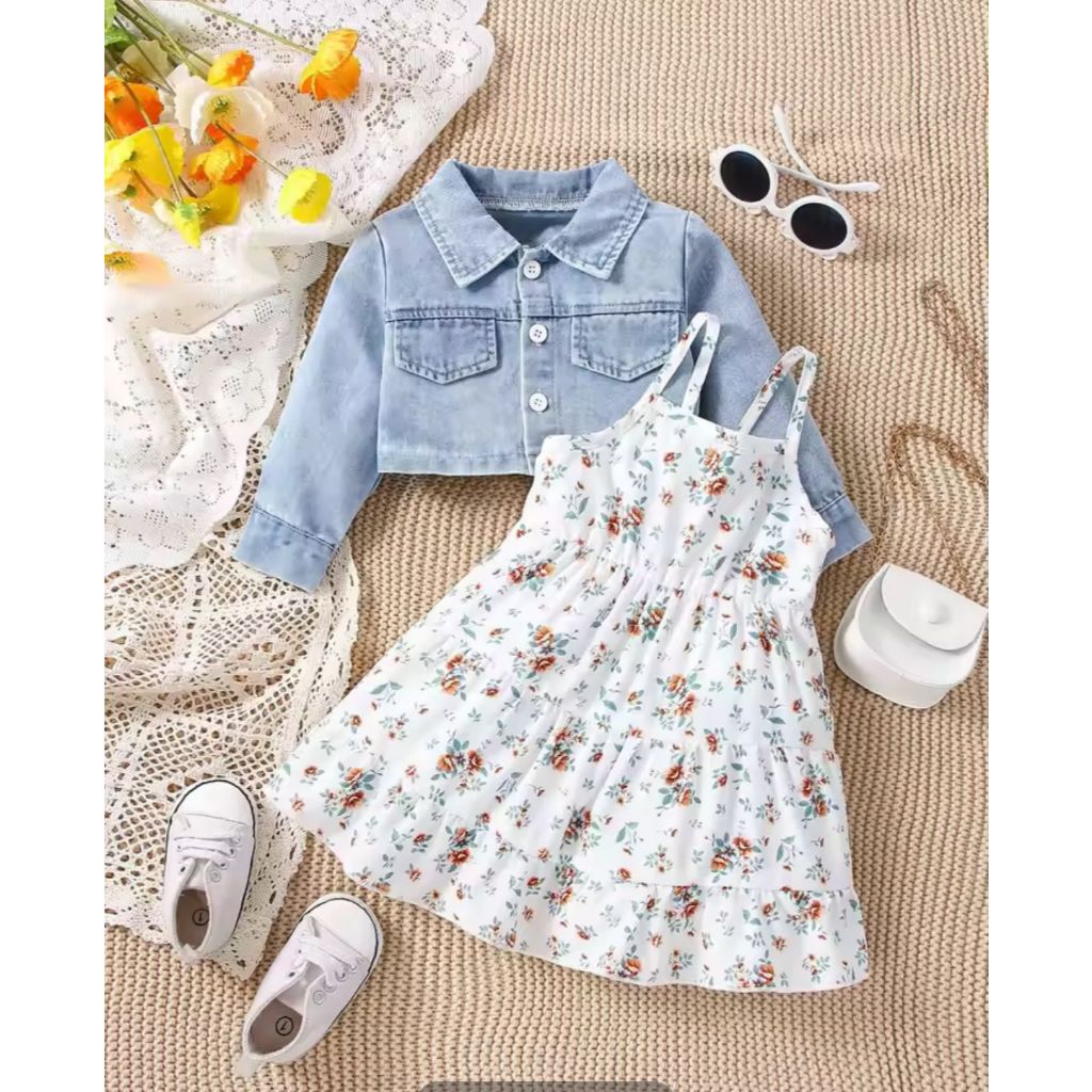 Vestido leve floral com colete jeans, casual feminino, férias ao ar livre, primavera e outono