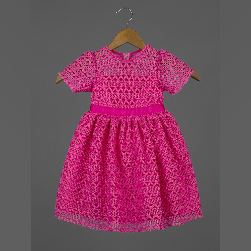 Vestido Infantil Crochet Ferretti - Sofisticação e Conforto para Eventos e Passeios em Oferta na Shopee