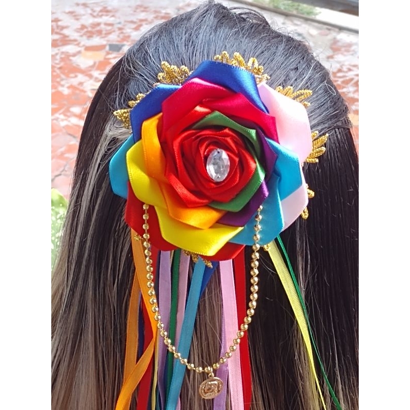 Acessório cigano /rosa cabelo/véu de fitas coloridas ./ presilha de rosas coloridas.