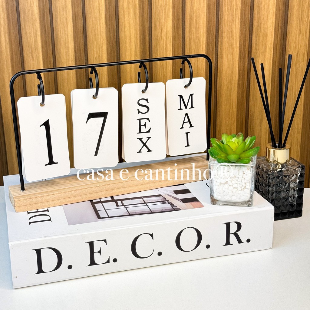 Calendário de Mesa Decorativo com Plaquinhas Preto/Dourado Permanente Escritório