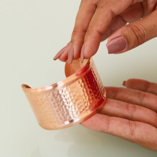 Bracelete de cobre puro martelado em Oferta na Shopee