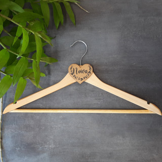 Cabide de Madeira Noiva Casamento em Oferta na Shopee