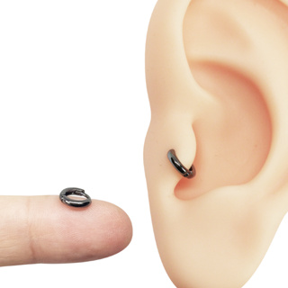 Piercing Trágus Mini Argola Folheada a Ródio Negro 4,5mm em Oferta na Shopee