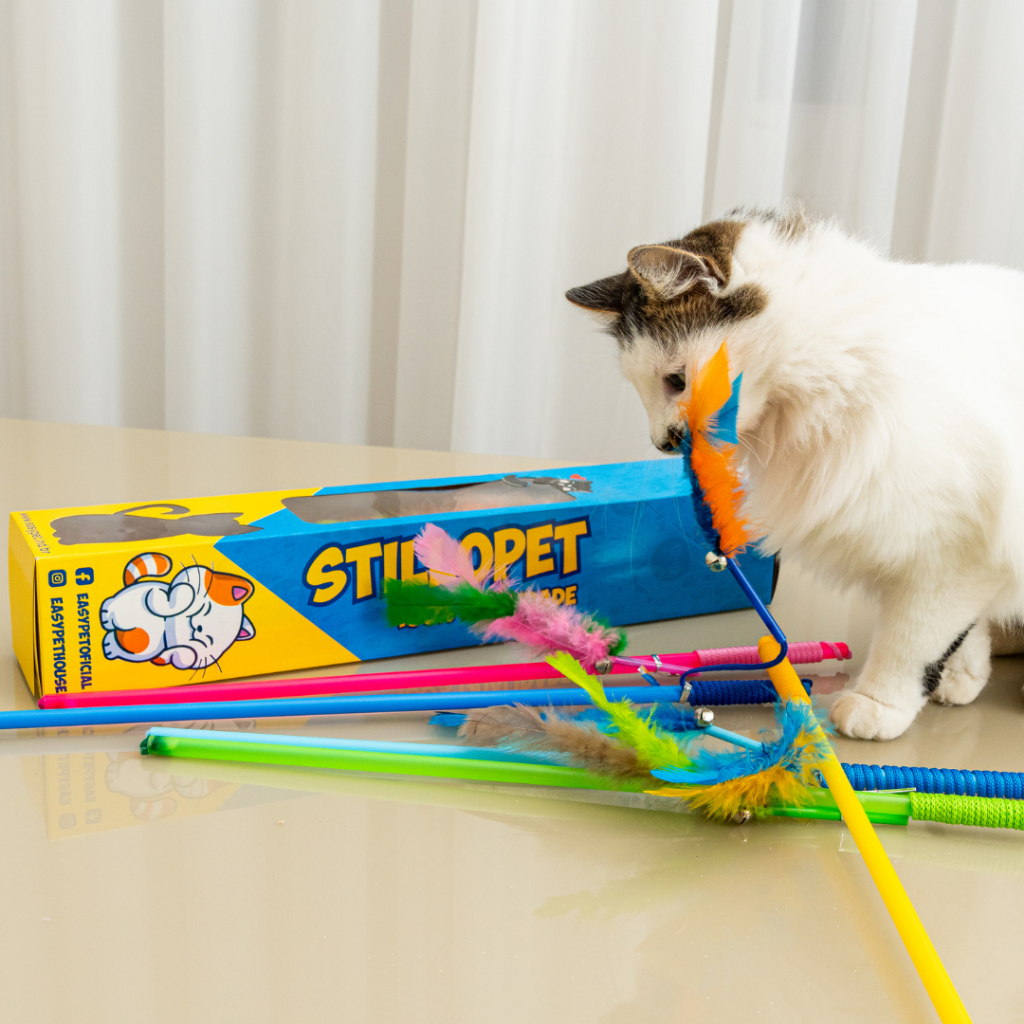 Varinha Interativa Grande StilloPet com Chocalho Penas e Guizo 47 cm - Brinquedo para Gato