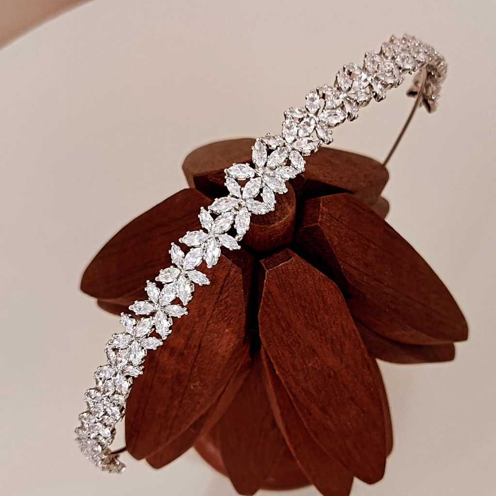 Coroa Tiara Porta Coque Prata Zircônia Premium Com Cristais  Para Penteados Noiva Casamento Festa Delicado