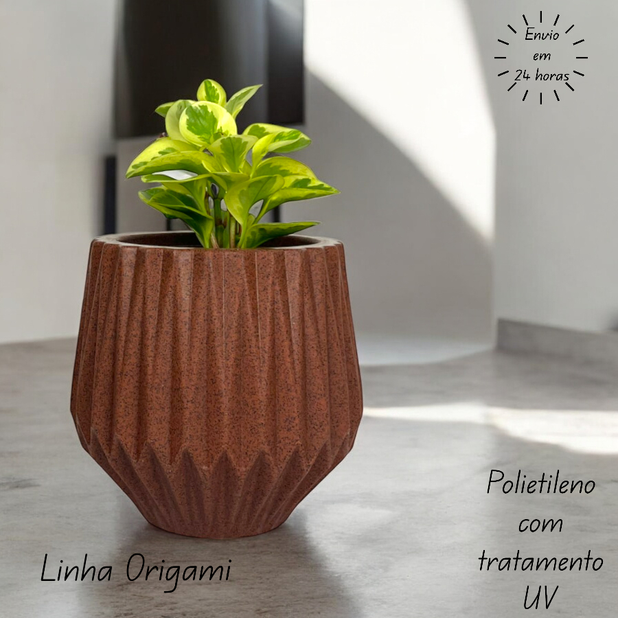 Vaso decorativo para plantas e flores modelo Luxo Origami de 5 litros em polietileno tratamento UV