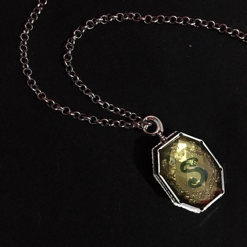 Medalhão Salazar Sonserina: Onde Comprar | BuscaProdutos