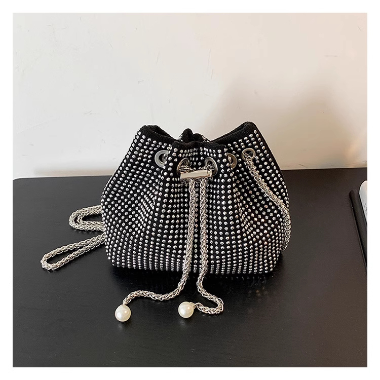 Bolsa  de Strass/ Brilho com alça de Corrente Transversal