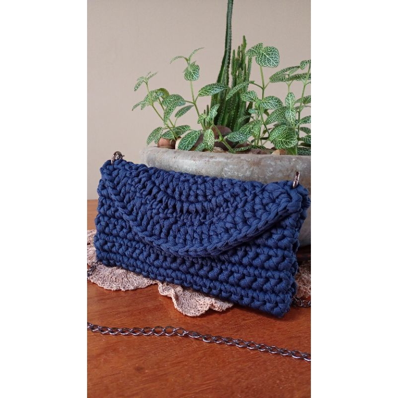 Bolsa clutch carteira em fio de malha/azul noturno