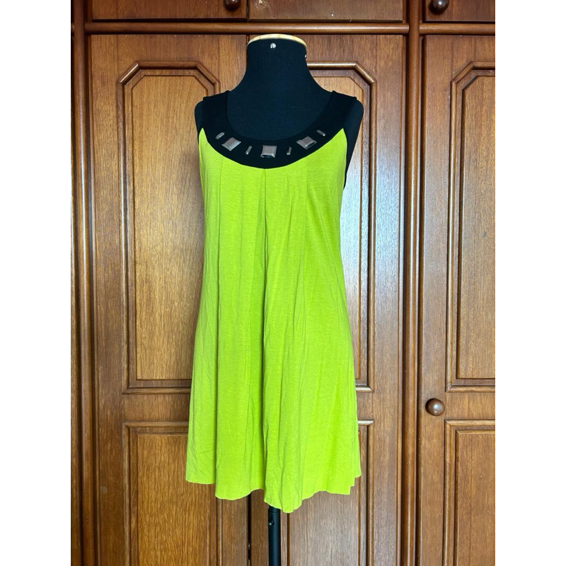 Blusa TAM G Longa Bata Verde Lima Alça Larga Blusa Comprida Pedrarias, brechó