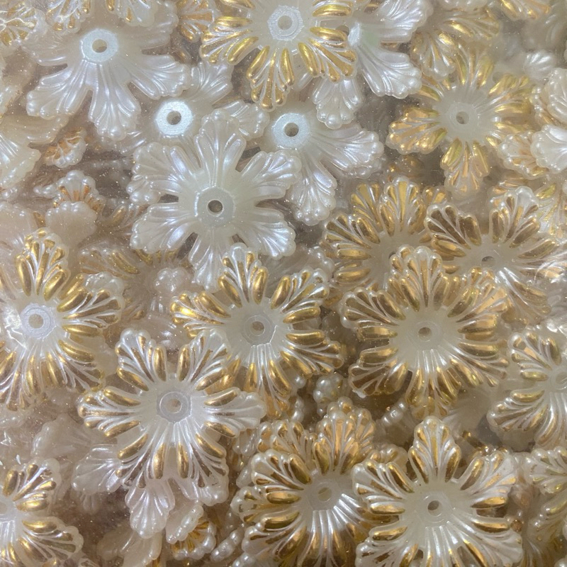 Flor Passante 6 pétalas 27mm Aplique de Acrílico