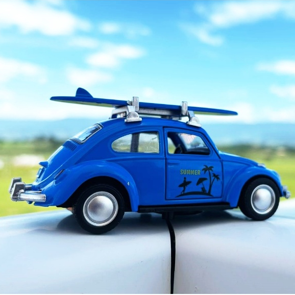 Miniatura carrinho de ferro Fusca Summer com prancha
