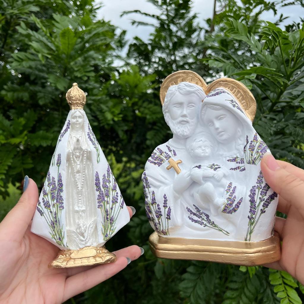 KIT Nossa Senhora Aparecida + Sagrada Familia Feitas em decopagem Pintada em Tinta Ouro.