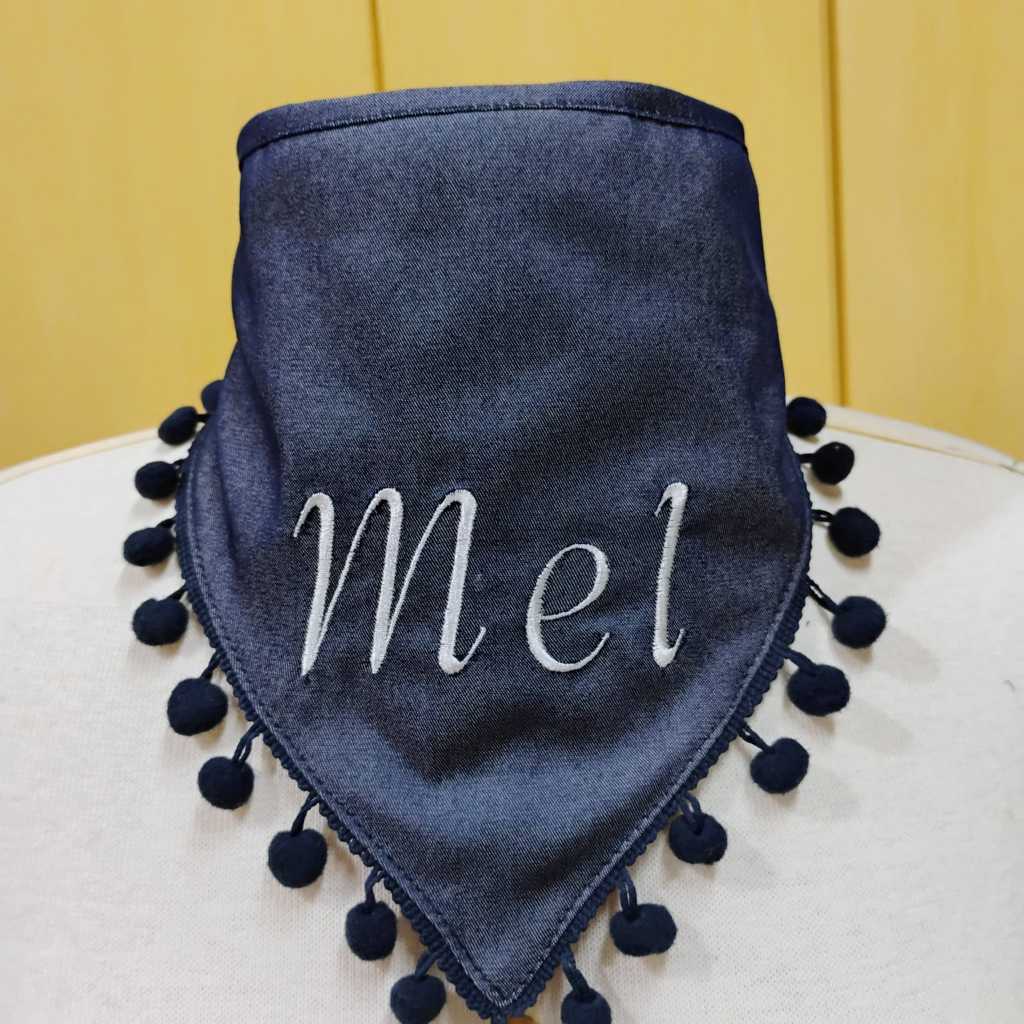 bandana pet personalizada tecido jeans chambray + bordado com nome pet+ pompom lateral pet shop,cachorros, banho e tosa